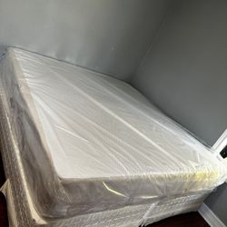 King Size Matress And Box Spring 