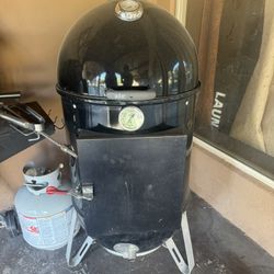 Weber Smokey Mountain 