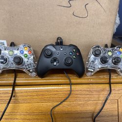 3 Xbox Controllers 