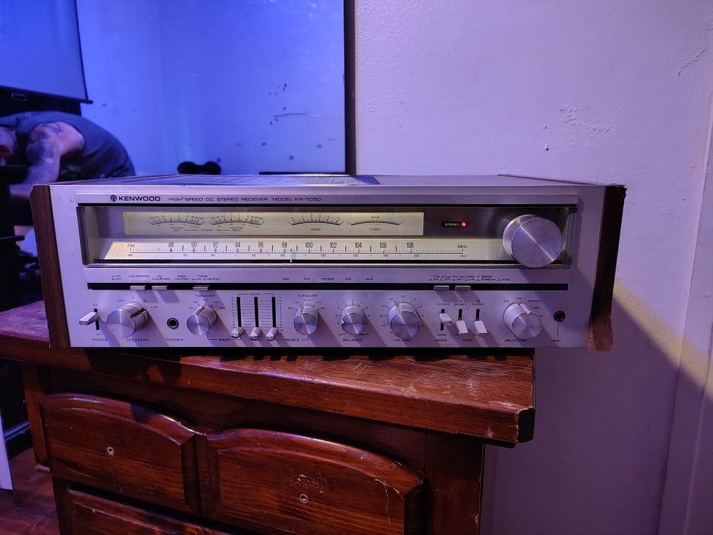 Vintage Kenwood KR-7050 receiver