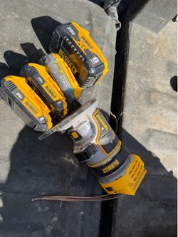 Dewalt router and 4 batteries