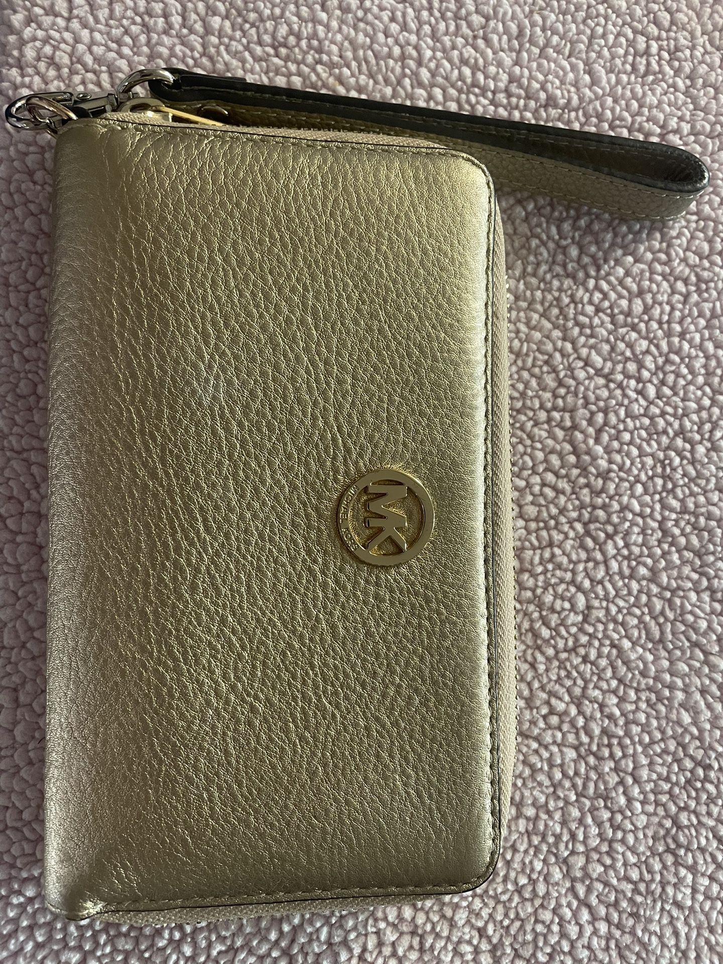 Call Michael Kors Wallet No Damage Inside Or Out