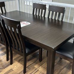 7pc Dining Table Set! 
