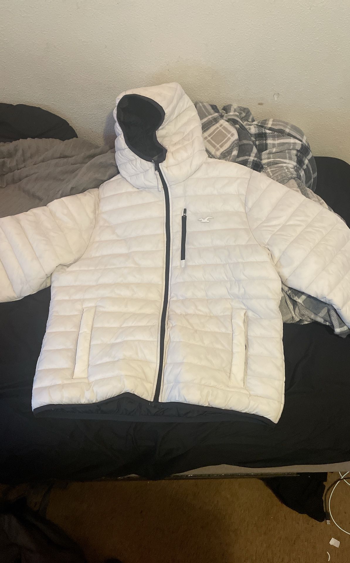 white holister puffer jacket