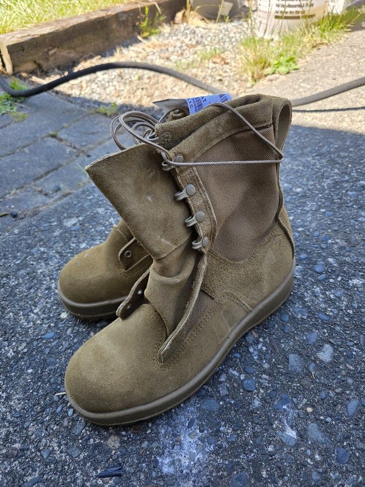 Brand new military Boots 9W