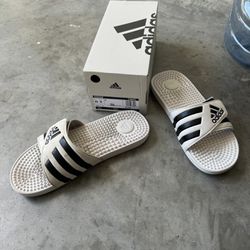 Men’s Adidas Adissage White Slide Sandals Size 10 with box