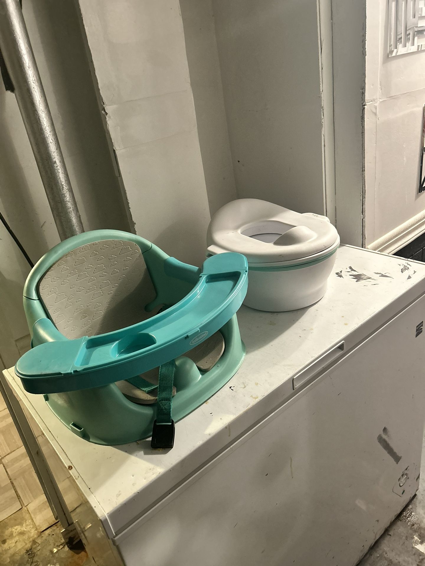 Feeding Chair And Start Pot