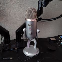 Blue Yeti USB Microphone for Gaming, Streaming, Podcasting, Twitch, YouTube, Discord, Recording for PC and Mac, 4 Polar Patterns, Studio Quality Sound
