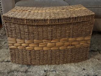 Large Wicker Storage Basket 🧺 MOVING SALE- NEED GONE BY MONDAY 6/15