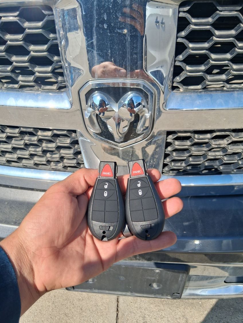 Car Keys / Llaves De Carro