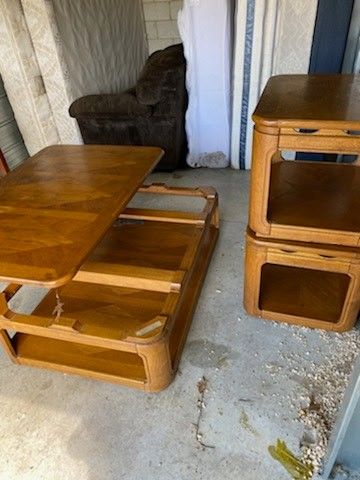 Lift Top Coffee Table /2 End Tables
