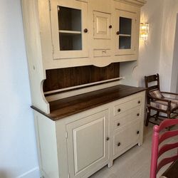 China Cabinet / Hutch