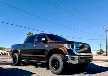 Friday/Saturday sale. On 2.5” leveling kit with installation. For 07-21 Toyota tundra (We Finance)
