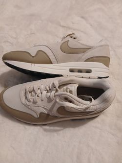 Nike Air Max 1 Low-Top Sneakers