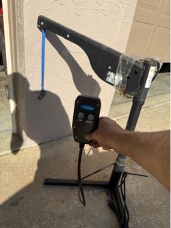 Harmar AL055 Electric Hitch-Mounted Swing-Away Wheelchair / Scooter Lift