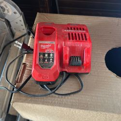 Milwaukee M12/M18 Rapid Charger 