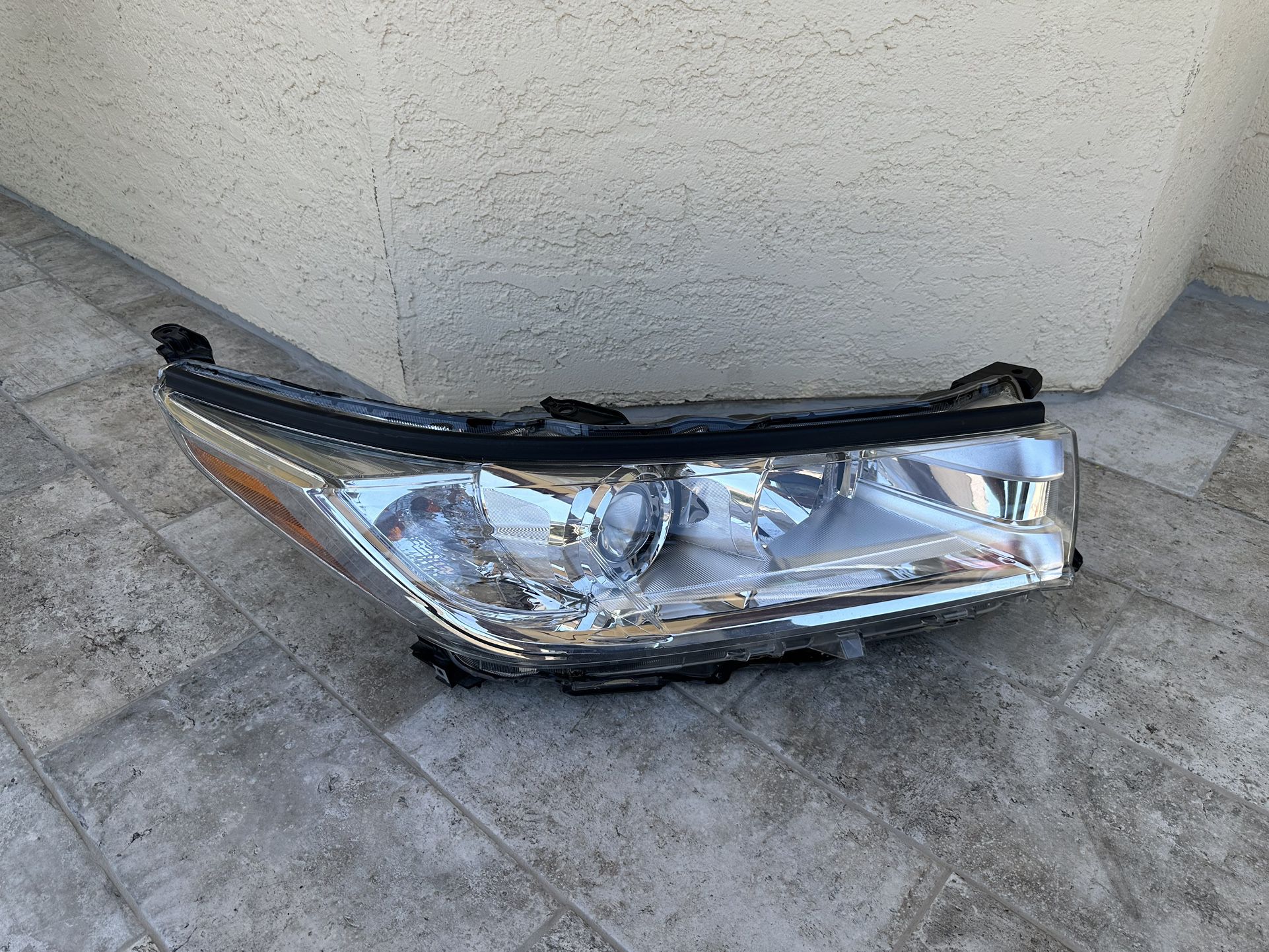 Toyota Highlander Headlight 2017-2029, OEM Original Headlamp, Passenger Side 