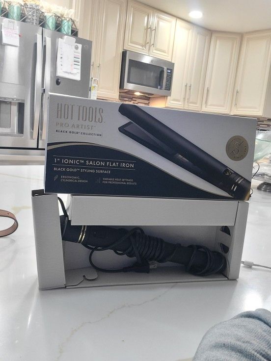 Hot Tools Flat Iron