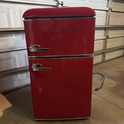 Retro mini fridge