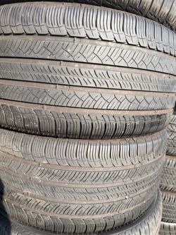 (2) 295/40R20 PAIR OF USED TIRES MICHELIN  70% LIFE !!!