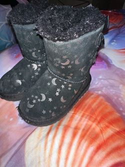 Kids Sherpa-Lined Boots with Star and Moon Print