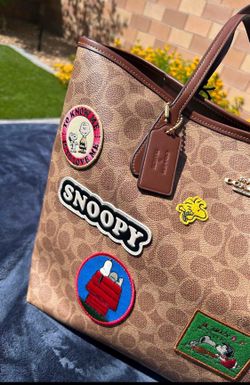 Limited edition snoopy tote purse