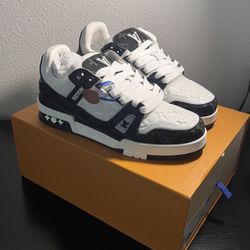 LOUIS VUITTON SNEAKER