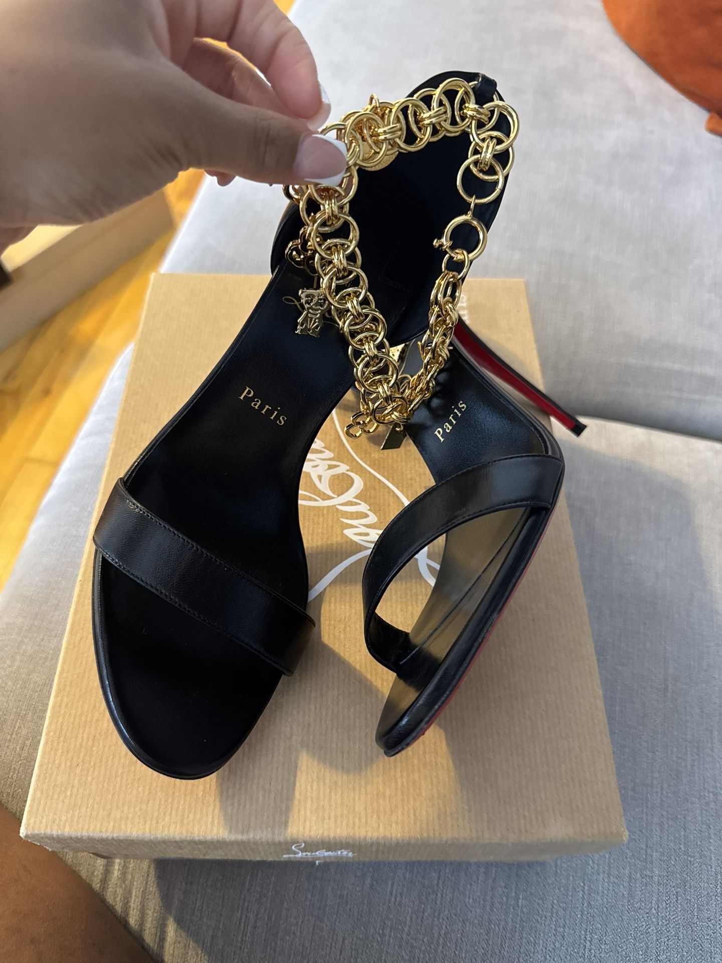 CHRISTIAN LOUB WITH GOLD CHAIN