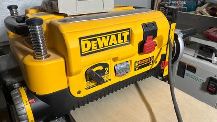 Dewalt DW735 Thickness Planer with stand