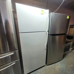 Apart ment Ref rigerator Whirl pool Yes it works Fully Covered Warranty!