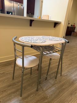 Table with 2 chairs