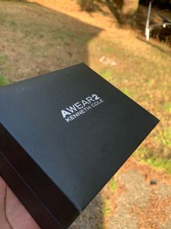 AWEAR 2 KENNETH COLE