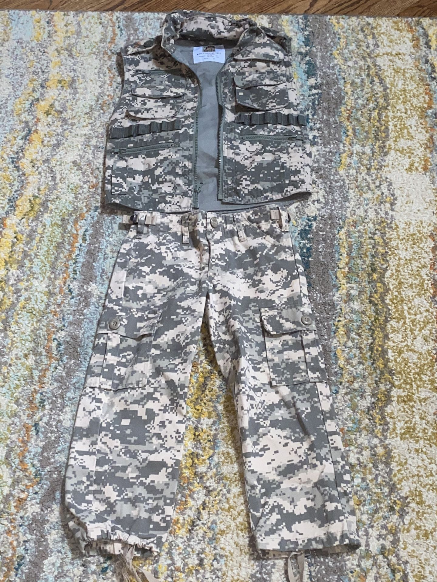 JR. G.I. Army Digital Camouflage Pants, Army Digital Camo Vest, XS  HALLOWEEN COSTUME