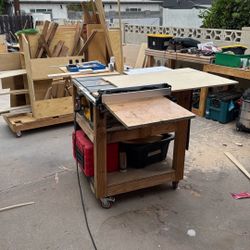 DEWALT 8 1/4” jobsite table saw w/ expanding outfeed table