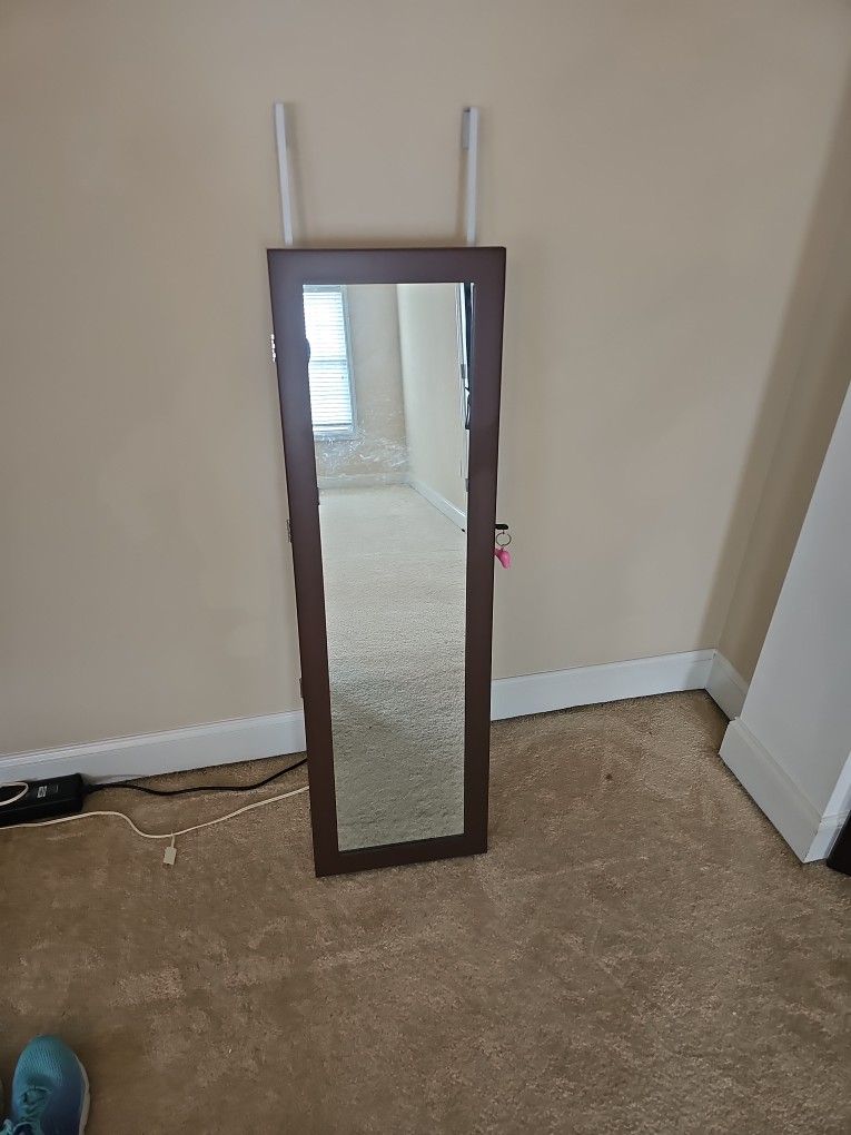 Hanging Jewlry Box With Mirror