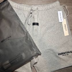Essential grey size medium