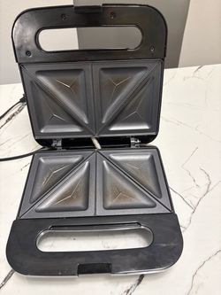 Electric Sandwich Maker, 750W Non-Stick Plates, Black GPS401B