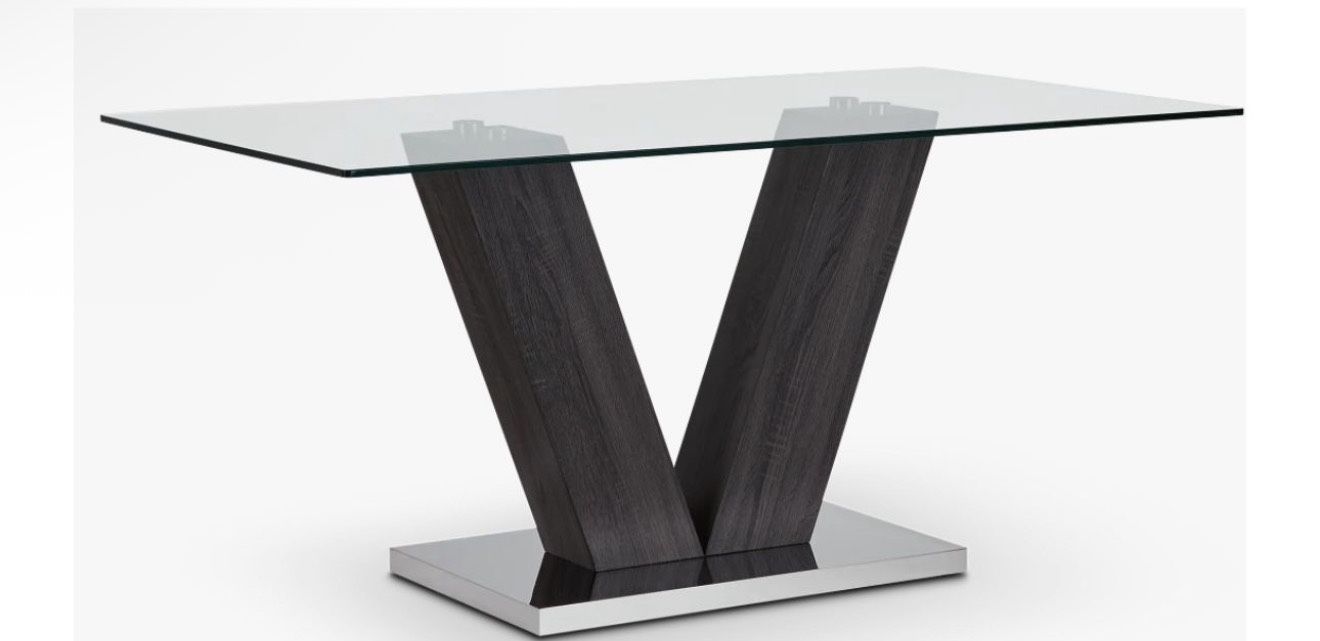 Elegant Dinning Table
