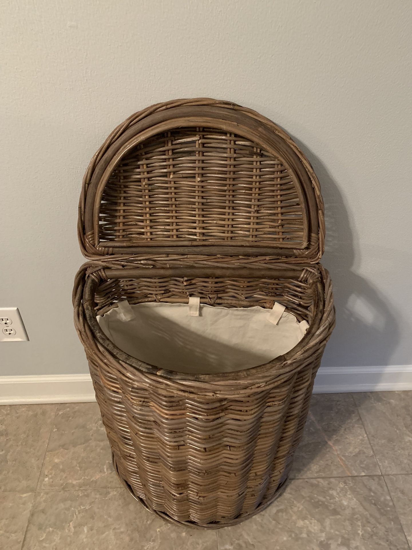 Wicker Rattan Half Moon Laundry Hamper with Lid and Liner