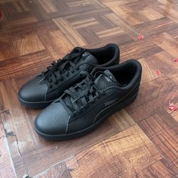 Puma - Black Low Tops