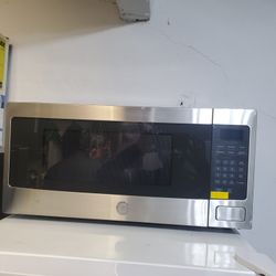 microwave  GE top of the counter new open box 24 inches  warranty $175 