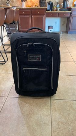 Tommy Hilfiger Roller suit case