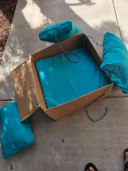 2 outdoor cushon set