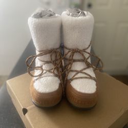 Women’s Designer Portland Boots - NEW in Box - Nice !