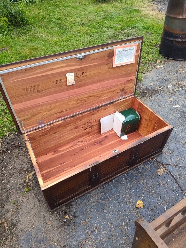 Lane Red Cedar Box