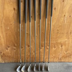 Tommy Armour iron Set 