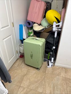 Large 30" Mint Green Trunk Spinner Luggage - Hard Shell