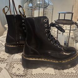 Dr. Martens Jadon Boot Platform