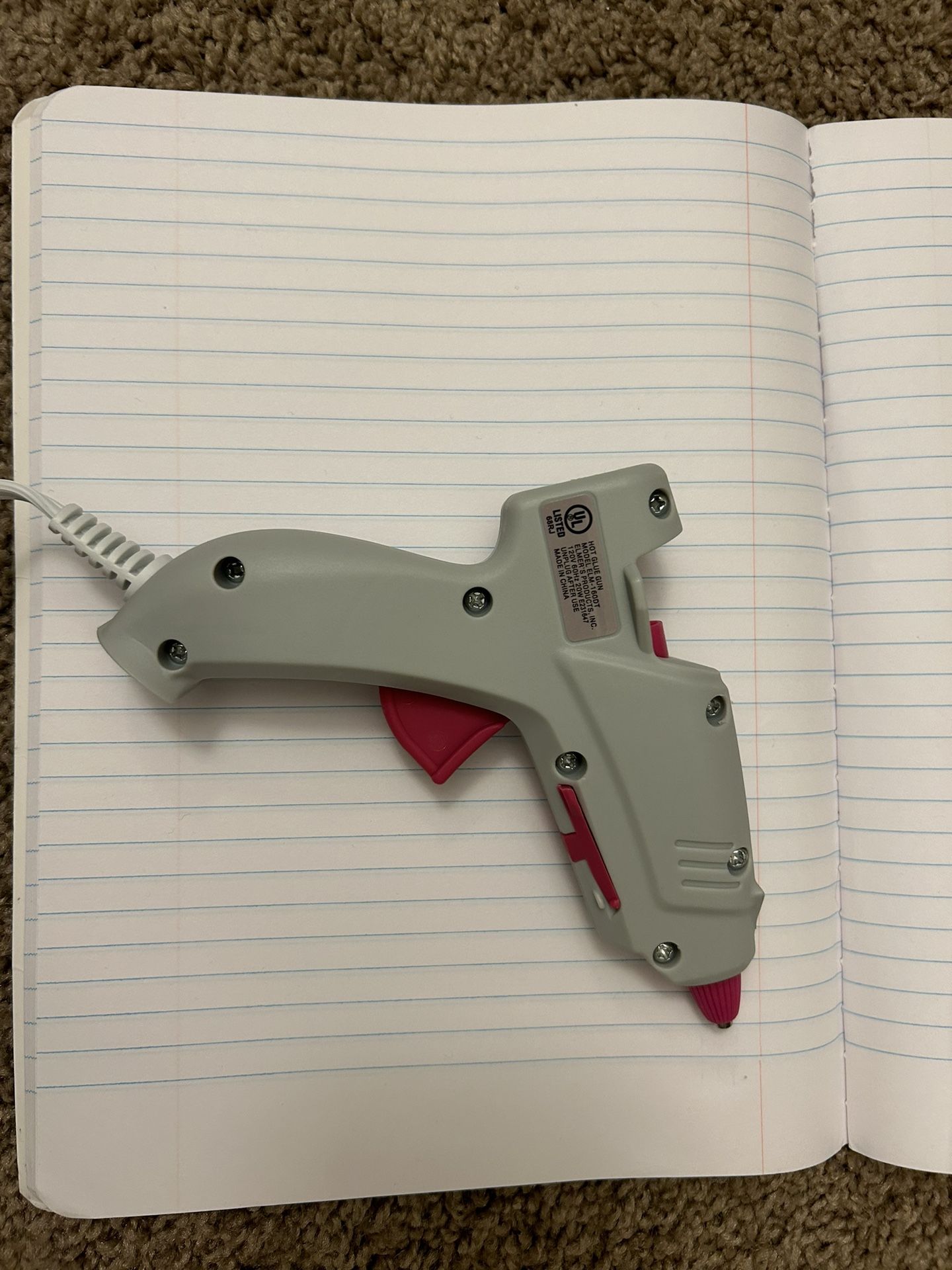 Glue gun. Unused