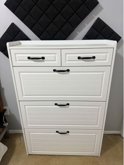 Shoe cabinet / shoe rack